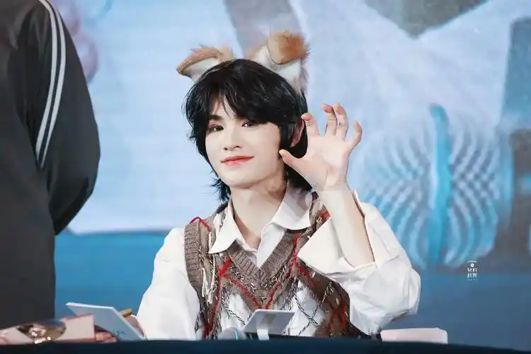 黄明昊justin #黄明昊签售会 可爱小狗!期待演 - 抖音