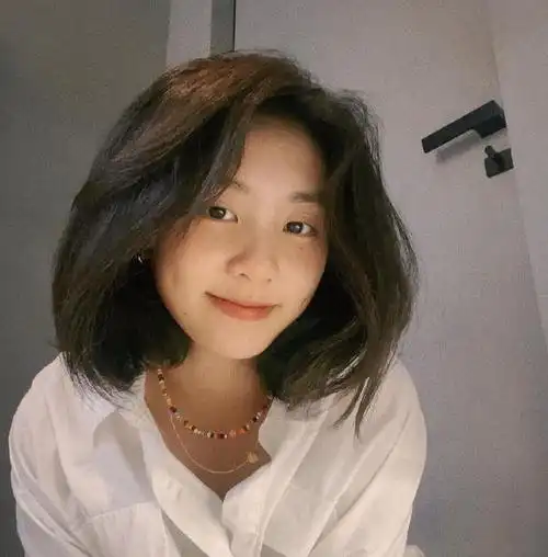 近日,一组黄磊女儿黄多多在海外留学的近况照片在社交媒体上疯传,引起