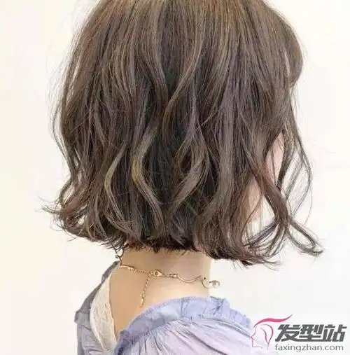 ins最火的齐脸纹理卷短发短发烫卷时髦洋气超减龄