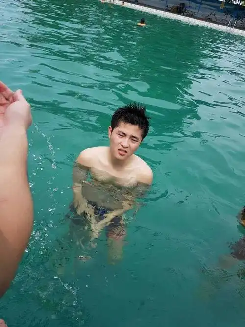 夏日外出游泳一定要记得防晒,否则后悔死