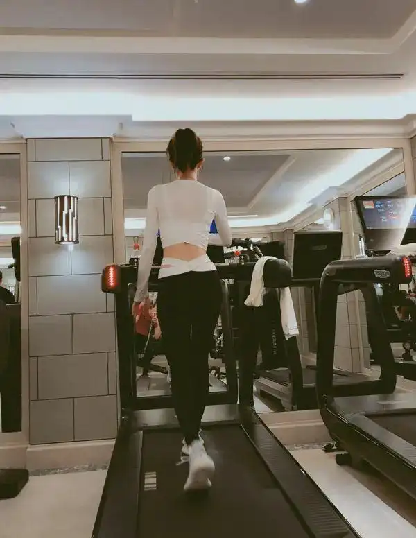 38岁的秦岚这个奔四的女人凭什么让人羡慕嫉妒