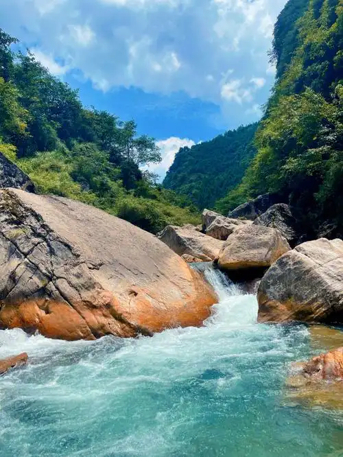 贵阳周边玩水胜地之一福泉蛤蚌河