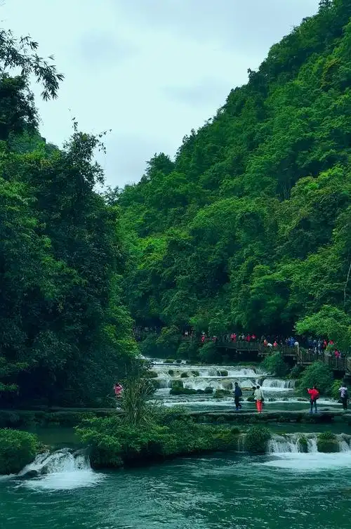 贵州荔波小七孔小七孔景区是国家级风景名胜区于2007年成为世界自然