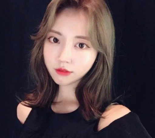 不喜欢短刘海就选轻熟感的八字刘海,修饰脸型更加完美.