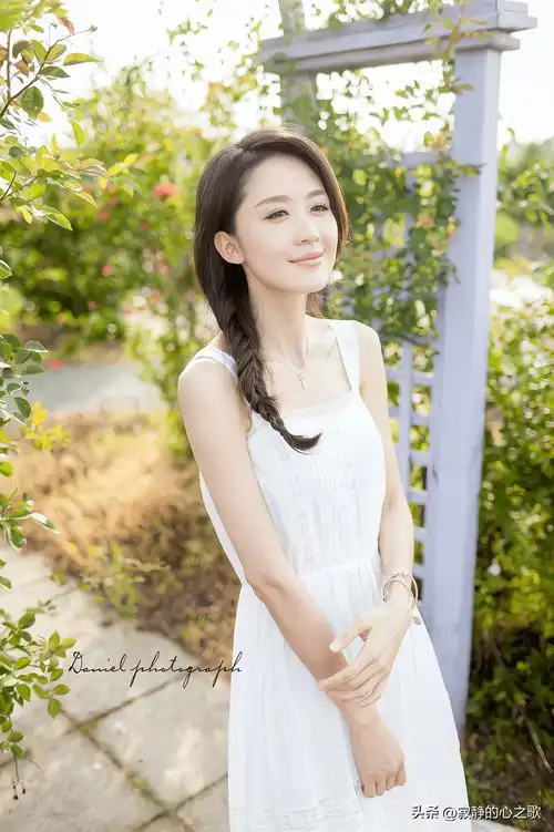 气质清新美女演员张雯壁纸分享(13)