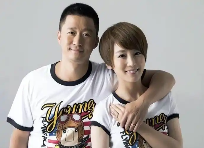 回顾有种整容叫吴京结婚老婆谢楠变化不大他像变了个人