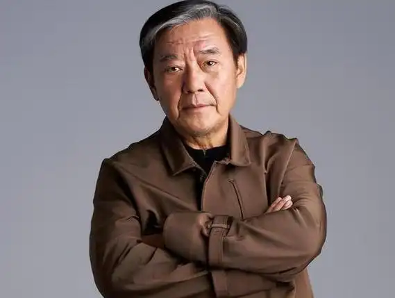 李立群作为著名的老戏骨,曾演过很多经典作品,因此深