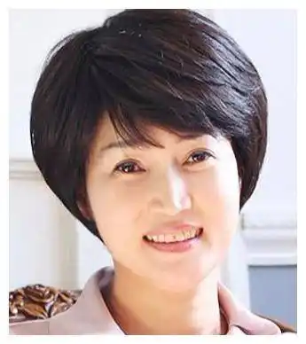 原创女人过了50岁就剪这几款发型轻熟微卷发时尚优雅魅力十足