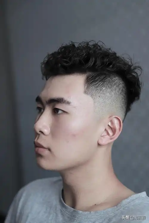 男生剪什么发型合适(男士发型不要太夸张,选这16款就对了,清爽时尚很