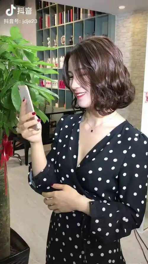 2020年最流行菠萝烫适合2033发型发型设计