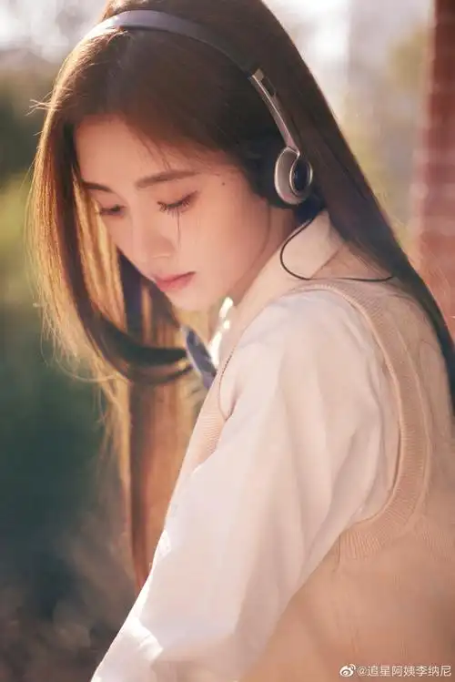 鞠婧祎迪士尼被偶遇##鞠婧祎姜杉同游迪士尼