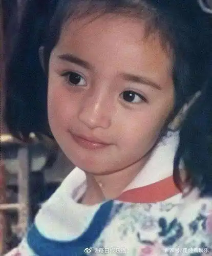 看了这些明星们的童年照片,才知道原来真的可以有人从小美到大