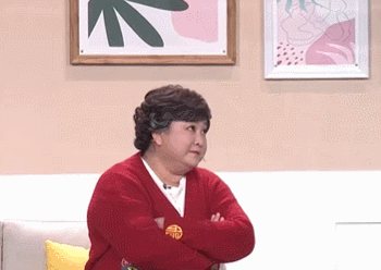 贾玲的「一脸不屑」,已加入过年必备表情包.