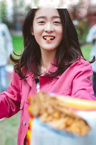 张雪迎:虎牙妹妹 无忧绽放