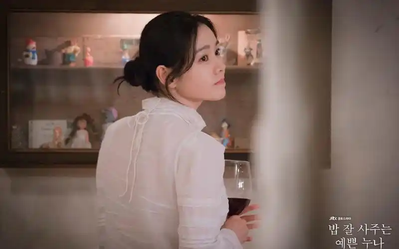 孙艺珍《经常请吃饭的漂亮姐姐》剧照高清壁纸