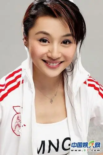 曹颖两岁儿子近照曝光抱儿子玩耍显母爱组图