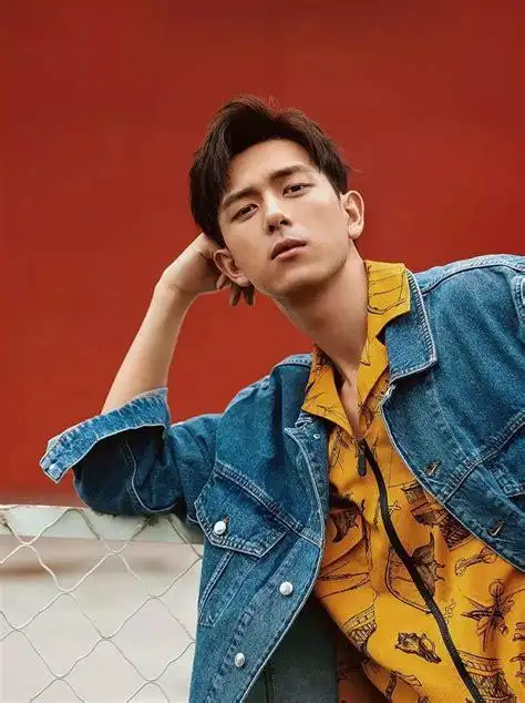 李现的照片李现腹肌照片全身2022已更新今日图集