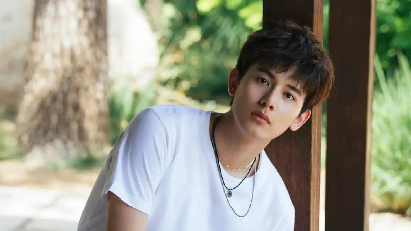 实现电脑壁纸自由啦#胡先煦 #故事感 - 抖音