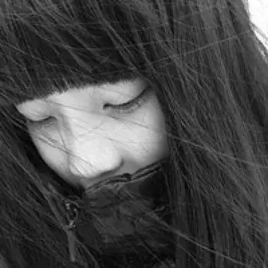 女生黑白侧脸伤感头像