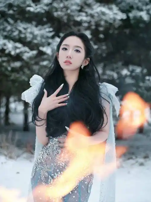 孟美岐纱裙写真惊艳曝光,仙女下凡,美到窒息!_女性_身材_魅力