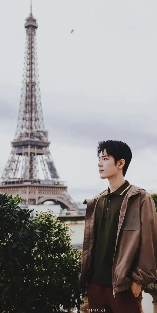 肖战巴黎大衣随拍##肖战壁纸