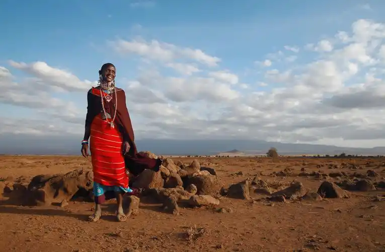 手工饰品是马赛女人的强项,各式各样的饰品为服装增色不少.