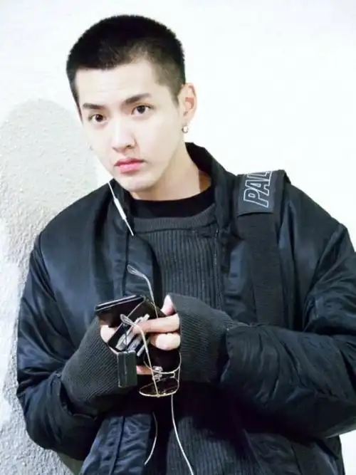 寸头也超帅的男星