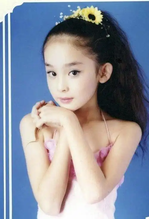 精选适合12岁女孩的发型 今年爆款的女孩扎发造型呈现