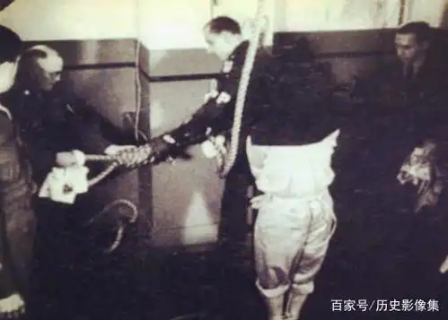 二战结束后,甲级战犯东条英机死刑全过程:临死前双腿直发抖