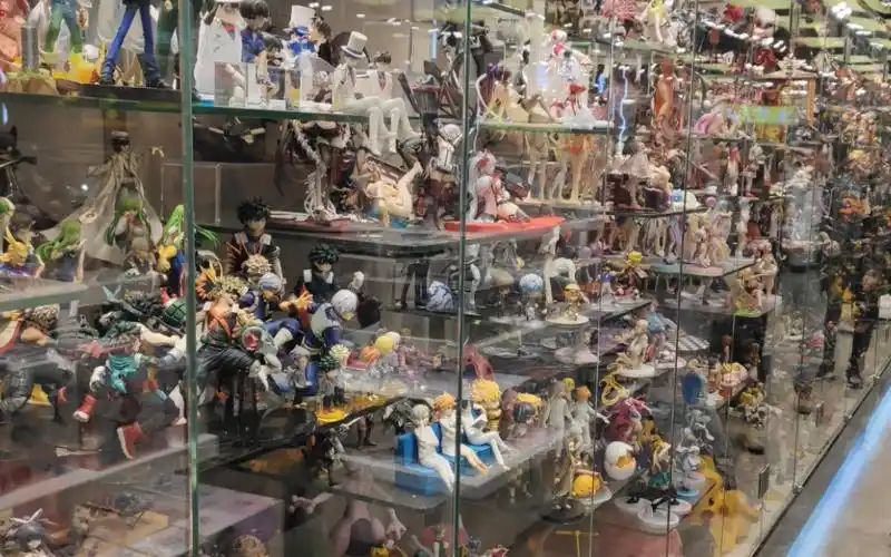 看到这一面墙的手办,我震惊了!