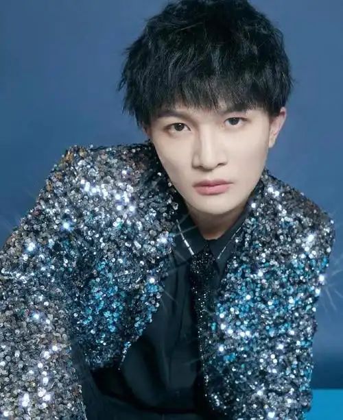 《贝加尔湖畔》一举获得了好声音年度金曲奖可讽刺的是周深在这场比赛