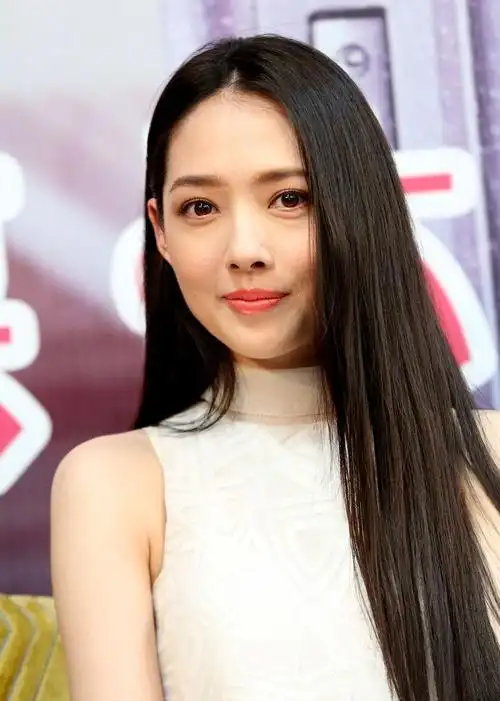 演员郭碧婷的一组美照