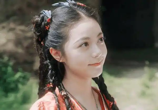 显得_新生代_李庚希