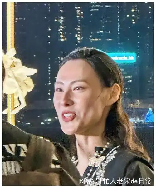 35岁梁洛施生图脸长头秃,瘦骨如柴,却被夸赞是"富贵相"|面相|模特