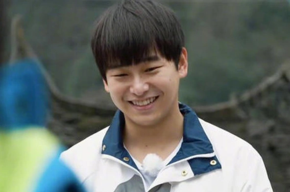 胖着玩玩的男明星,前两位还能接受,看到他后网友:绝了!_肖战