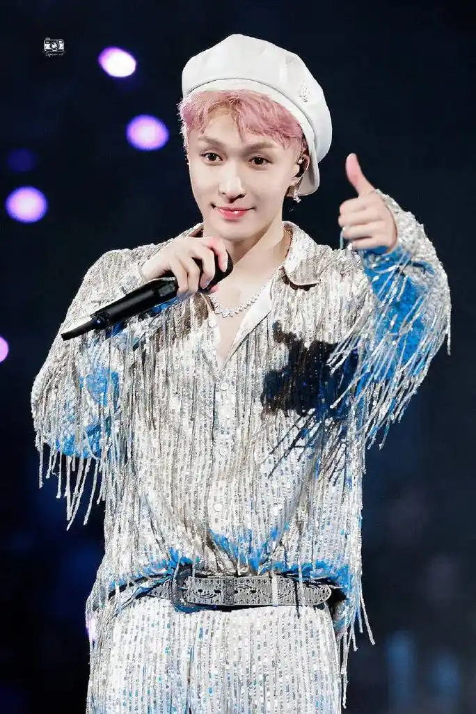 演唱会神图.#张艺兴 #贝壳女孩 #lay #舞台 #追星 - 抖音