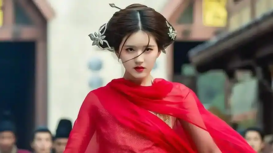 这种甜叫赵露思古装红衣露腿性感魅惑眼神传递爱的讯息