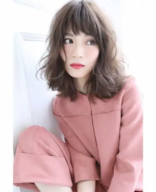 齐肩空气感烫发发型