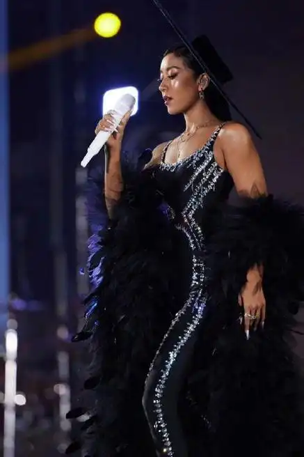 吉克隽逸身材曲线谁懂啊!|吉克隽逸|曲线|身材_新浪新闻