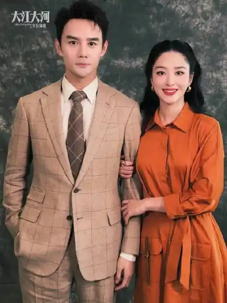 宋运辉@王凯kkw 与梁思申@杨采钰ora 同框合照贴贴来啦!