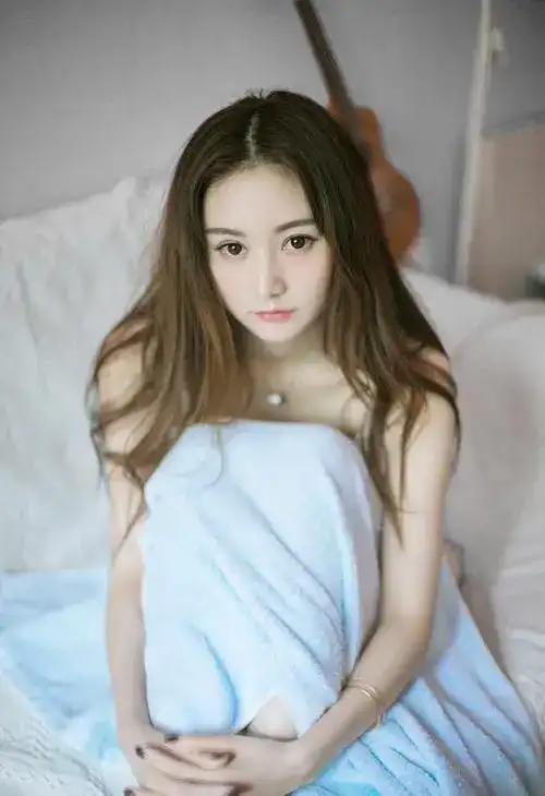 宅男女神私房低胸吊带大胆诱惑写真[8/18]_性感美女_美桌网