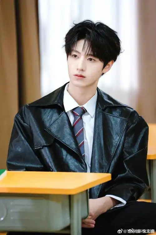 朱志鑫皮衣自拍有一整个给我帅拥了