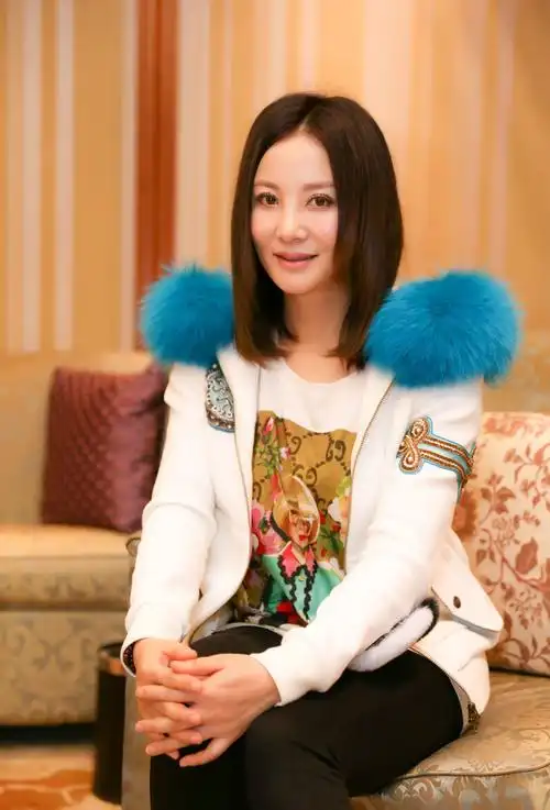 冻龄女神!49岁陶红少女感十足 回重庆连吃3天火锅_网易订阅