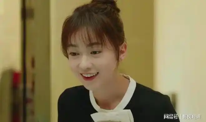 《正青春》吴谨言饰演的小鱼,人聪明,工作方法多,人物性格鲜明