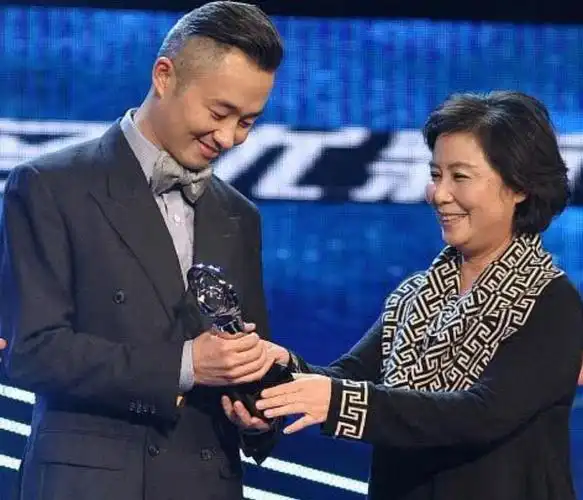 "上海女婿"程雷,隐瞒了7年的才女老婆,原来是我们熟悉的美女主持_手机