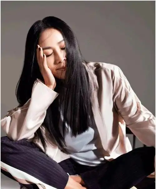 看了那英的亲姐那辛两人差距好大怪不得蔡国庆瞧不上妹妹