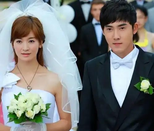 图李晟张睿的结婚照片曝光揭秘两人下跪求婚真相