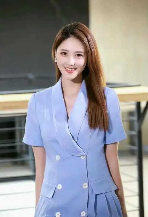 精美图集李丹儿优雅美丽的女主持人