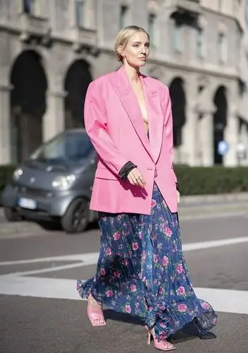 粉色西装 印花裙