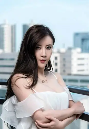 极品酥胸美女爆乳事业线性感写真图片